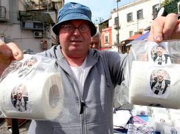 Así esperan por Higuaín los hinchas del Nápoli Así esperan por Higuaín los hinchas del Nápoli