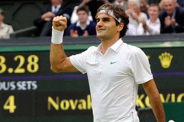 Federer venció a Djokovic y se acerca al N° 1 del ránking