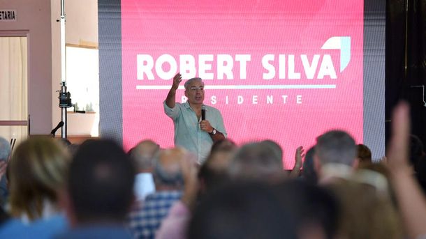 Robert Silva y la bancada de su sector criticaron a los legisladores oficialistas que se opusieron al plebiscito.