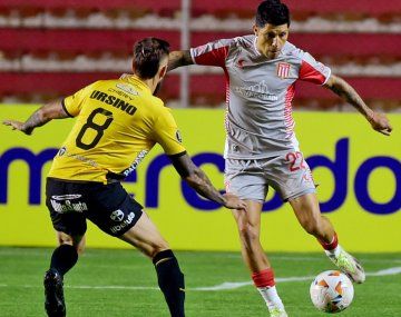 Estudiantes cayó ante The Strongest y complicó su clasificación