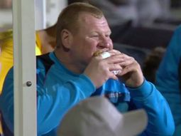 el arquero wayne shaw esta sin trabajo y bajo 14 kilos el arquero wayne shaw esta sin trabajo y bajo 14 kilos