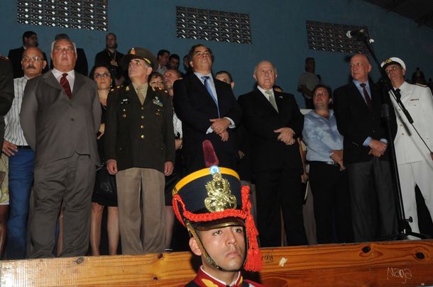 Abucheos, cánticos y pedidos en el acto por la batalla de San Lorenzo sin Macri