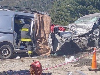 Trágico choque frontal en Bariloche deja al menos tres muertos