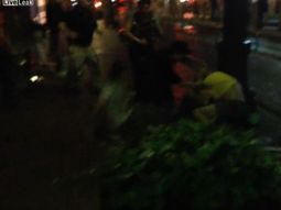 Terrible pelea en la puerta de un bar estadounidense Terrible pelea en la puerta de un bar estadounidense