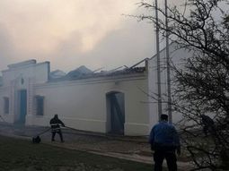 Se incendió por completo la réplica de la Casa de Tucumán en San Luis