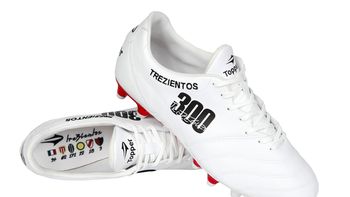 los particulares botines de trezeguet para jugar con san lorenzo los particulares botines de trezeguet para jugar con san lorenzo