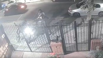 impunidad total: violento robo de motochorros a un vecino de villa devoto impunidad total: violento robo de motochorros a un vecino de villa devoto