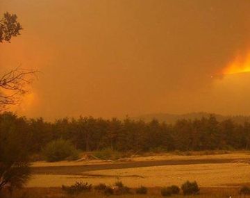 El gobernador de Chubut denunció que el incendio fue intencional
