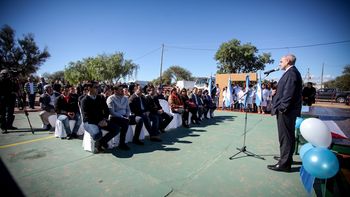 ford y su red de concesionarios reinauguraron una escuela rural en la rioja ford y su red de concesionarios reinauguraron una escuela rural en la rioja