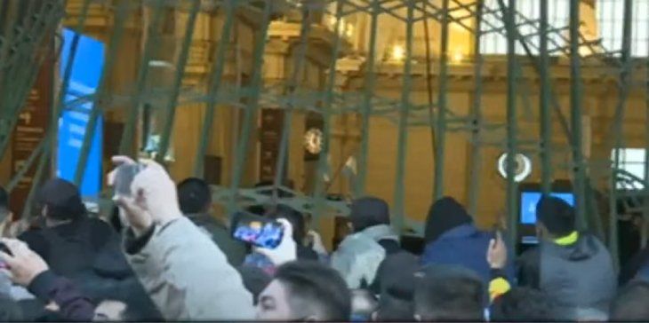 EN VIVO: Máxima tensión en estación Constitución