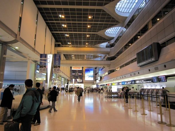 Encuentran el cuerpo de una mujer en una valija en el aeropuerto de Tokio
