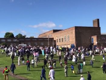 Un auto atropelló a seis personas durante una fiesta musulmana en Newcastle