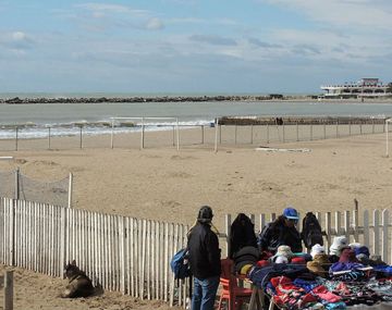 Encontraron el cadáver de una mujer flotando frente a la playa Bristol
