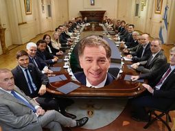 Javier Milei con gobernadores afines. En medio, Diego Santilli. Javier Milei con gobernadores afines. En medio, Diego Santilli.