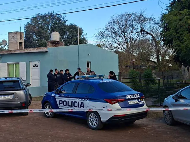 Los cuerpos fueron encontrados en la cocina de la vivienda. Foto: El Tiempo de Morteros. Los cuerpos fueron encontrados en la cocina de la vivienda. Foto: El Tiempo de Morteros.