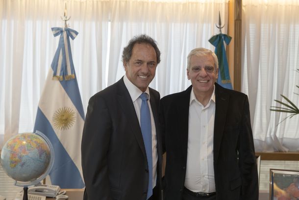 La precandidatura presidencial de Scioli sumó el apoyo de otro referente sindical