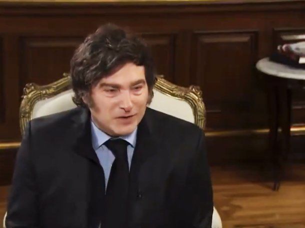 Qué le pasó a Javier Milei en medio de su entrevista a la prensa extranjera: su inesperada reacción