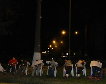 Encuentran siete cadáveres en sillas y con vendas en los ojos