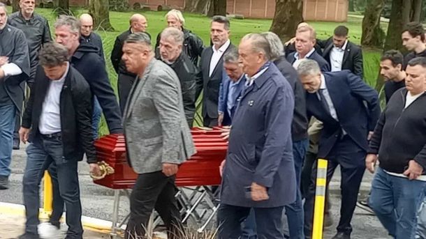 Con la presencia de Lionel Scaloni, se llevó adelante el último adiós a César Luis Menotti