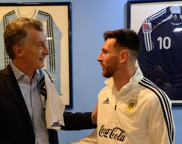 El saludo entre Macri y Messi