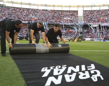 La Superfinal en el Monumental fue suspendida y trasladada a España por incidentes