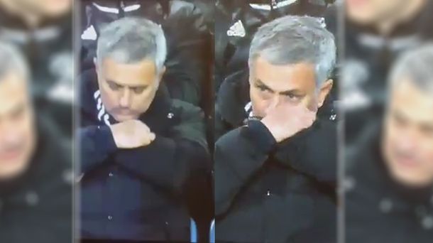 ¿Se drogó? El polémico gesto de José Mourinho en pleno partido