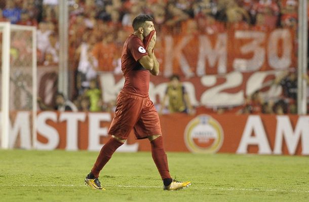 Emmanuel Gigliotti se retira expulsado tras el uso del VAR