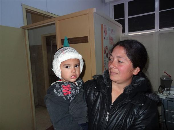 Un bebé sordo volvió a escuchar gracias a un implante