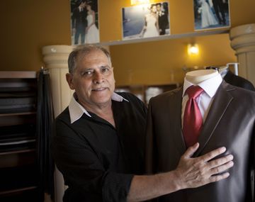 Un sastre paraguayo y su revolucionario traje anticorrupción