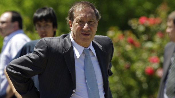 Carlos Bilardo dio positivo de coronavirus