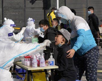 Polémica medida en Shangai: separan padres de hijos por el rebrote de Covid-19