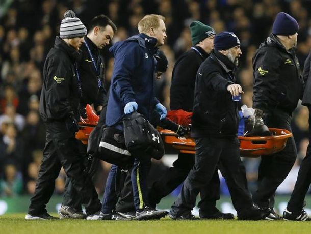 Un jugador de la liga inglesa se desplomó en pleno campo de juego