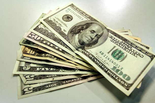 El dólar negro revirtió su tendencia y trepó a $14,20