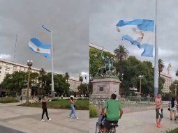 tras dos semanas, volvio a izarse la bandera en la casa rosada, pero se rompio tras dos semanas, volvio a izarse la bandera en la casa rosada, pero se rompio