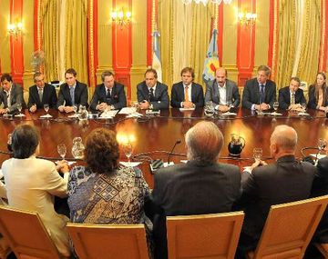 El gobernador Daniel Scioli se reunión con ministros, legisladores nacionales y provinciales más representantes de diversos sectores de la Justicia