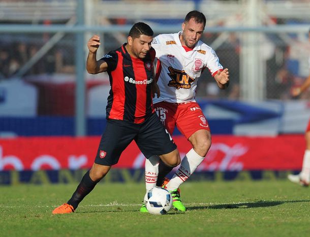 Alguna vez tenía que pasar: Ortigoza falló un penal ante Huracán