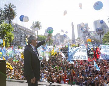 Alberto Fernández en Plaza de Mayo por el Día del Militante