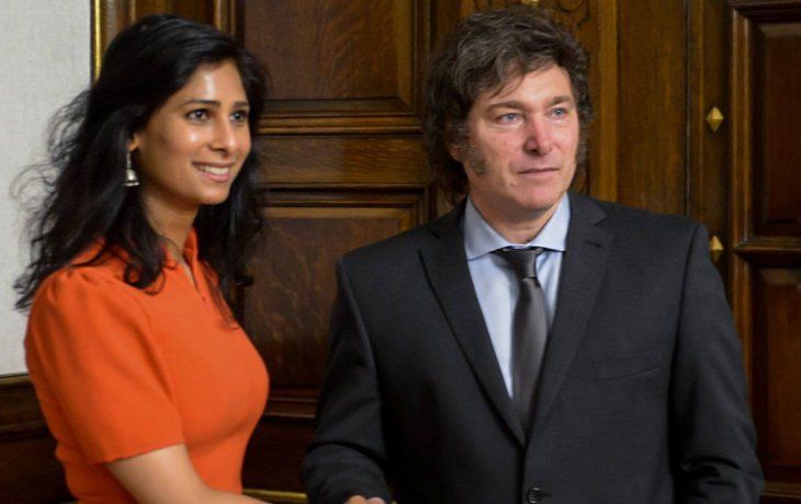 Gita Gopinath y Javier Milei.