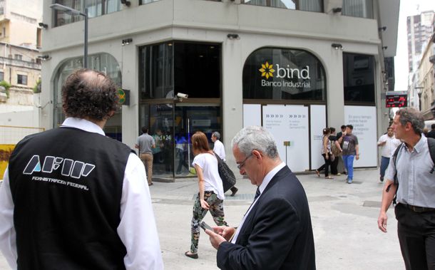 Seguirán los operativos contra casas de cambio, agentes de bolsa y cuevas en la City