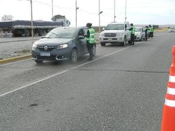 Un hombre que había llegado de viaje violó la cuarentena y se fugó con su hijo: lo capturaron
