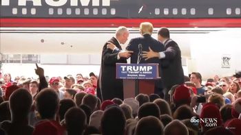 trump cancelo su acto en chicago por una protesta, pero se llevo un susto igual trump cancelo su acto en chicago por una protesta, pero se llevo un susto igual