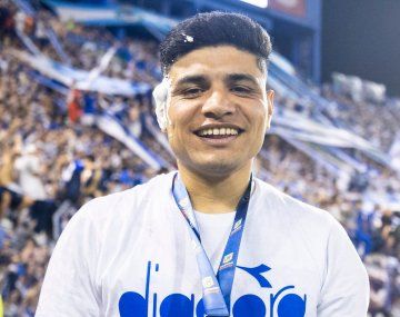 Aquino se aleja de Vélez: siguen los cortocircuitos por su continuidad