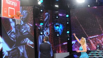 alina moine jugo muy bien al basquet, ¡pero se perdio en la salsa de tres! alina moine jugo muy bien al basquet, ¡pero se perdio en la salsa de tres!