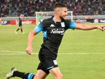 Racing venció a Central Córdoba 3-1 y mantiene la ilusión de clasificar