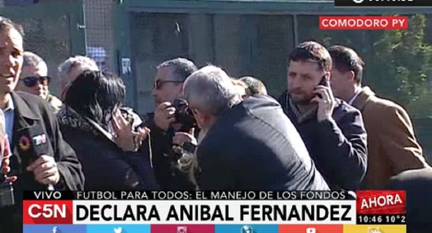 ¿Fin de la grieta? El abrazo de Aníbal Fernández a Mercedes Ninci