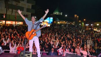 popular cantante e hincha de river estallo contra su equipo