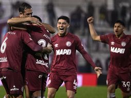 Con un golazo de Marcich, Lanús ganó 2-0 y eliminó a Huracán