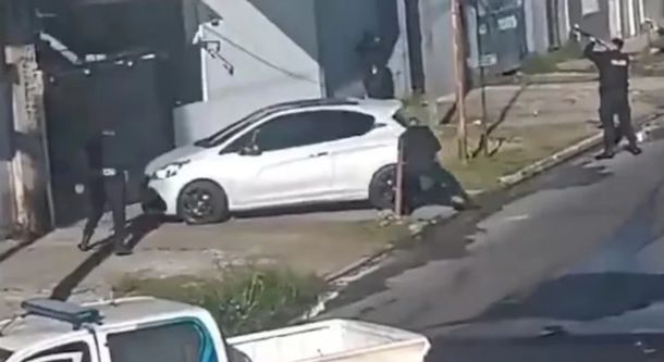 Detuvieron al barra de Los Andes que se tiroteó con ocho policías desde la terraza de su casa