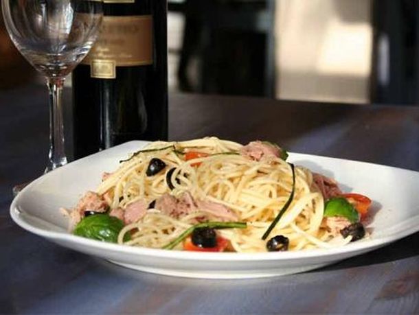 Pasta y Vino