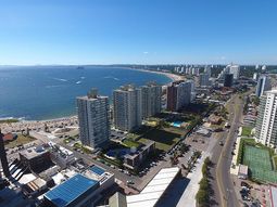 Los empresarios turísticos de Punta del Este plantean el tipo de cambio diferencial como incetivo al turismo en Uruguay. Los empresarios turísticos de Punta del Este plantean el tipo de cambio diferencial como incetivo al turismo en Uruguay.
